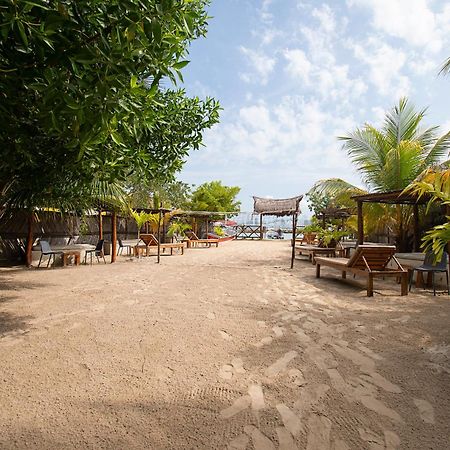Amalife Beach Club & Hotel 巴鲁岛 外观 照片