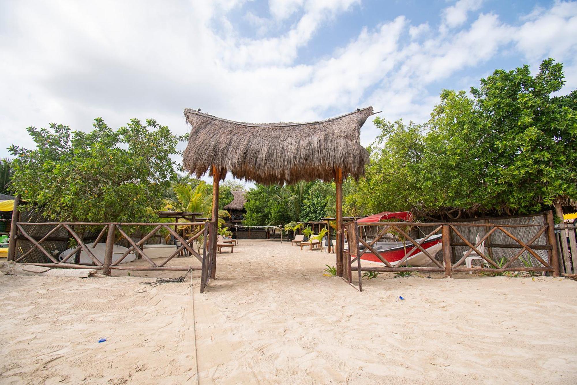 Amalife Beach Club & Hotel 巴鲁岛 外观 照片