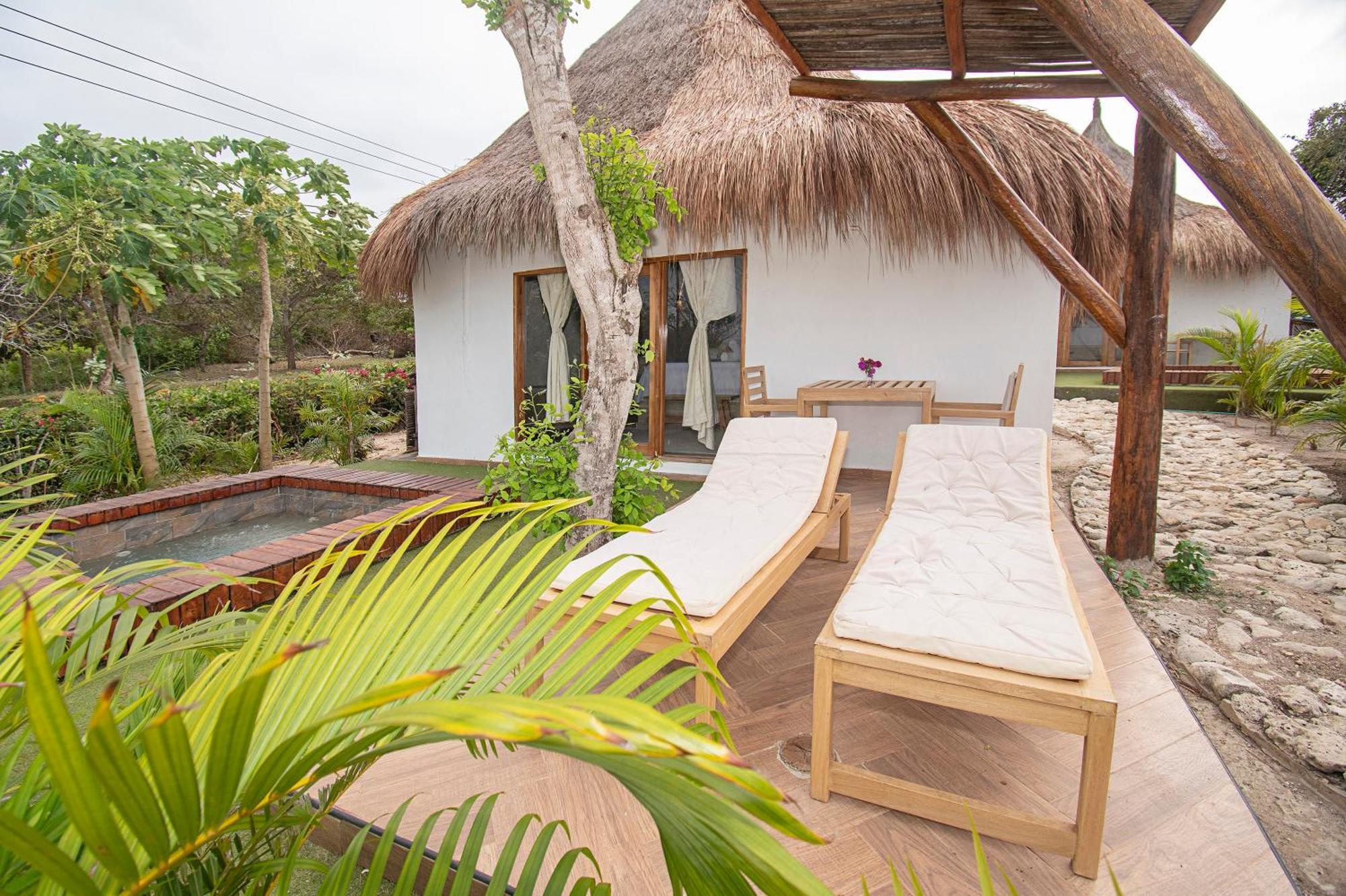 Amalife Beach Club & Hotel 巴鲁岛 外观 照片