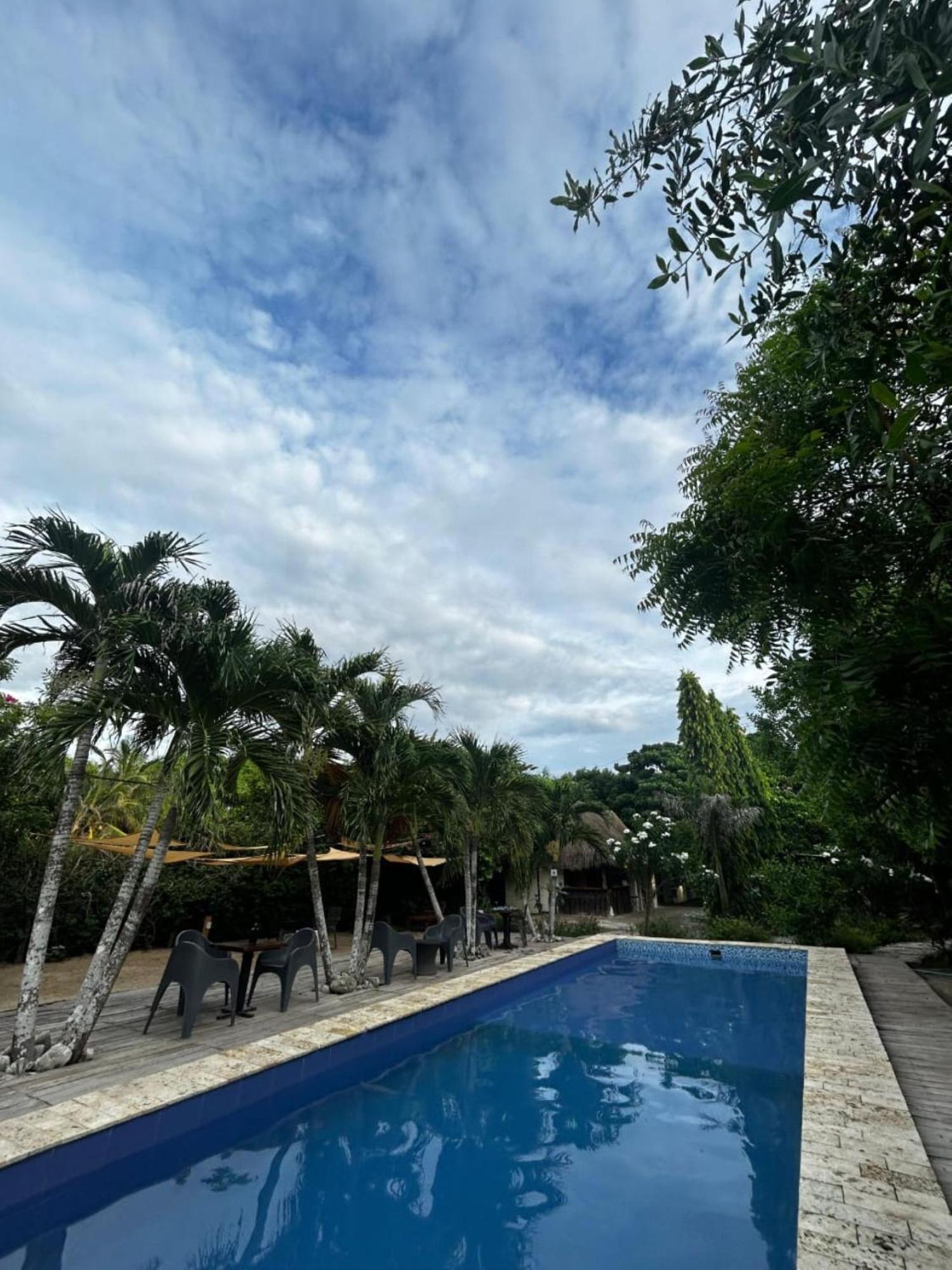 Amalife Beach Club & Hotel 巴鲁岛 外观 照片
